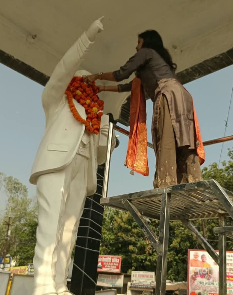 Gonda News: गांधी-शास्त्री जयंती पर गूंजा सत्य, अहिंसा और स्वच्छता का संदेश