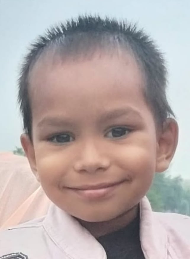 Azamgarh News: बच्चे को बचाने में पलटा ई-रिक्शा, मासूम की मौत