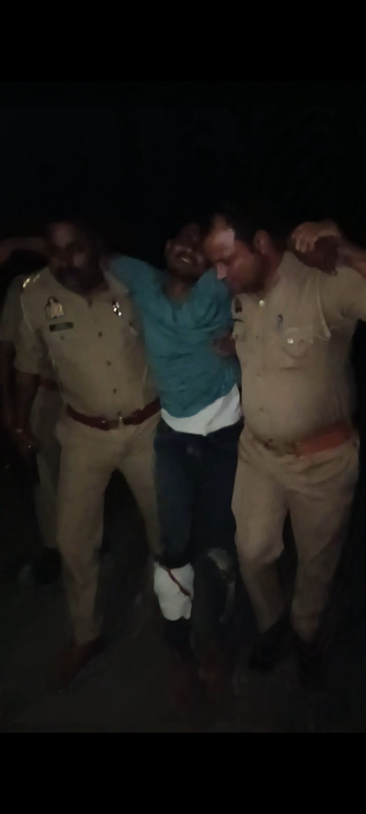 Jaunpur News: मुठभेड़ में एक पशु तस्कर गिरफ्तार, चार मवेशी और तमंचा बरामद