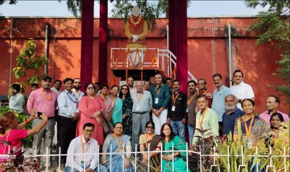 Chandauli News: फिर मिलने के वादे के साथ विदा हुए पुरातन छात्र