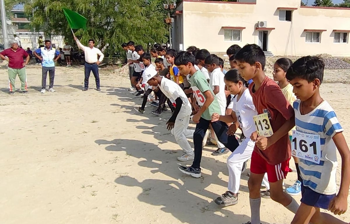 Unnao News: पैदल चाल में दीपांशु और रागिनी ने बाजी मारी