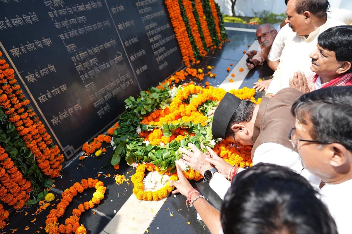मदद के लिए हाथ बढ़ाने वाले चार गांव में बनेंगे मिलन केंद्र : धामी