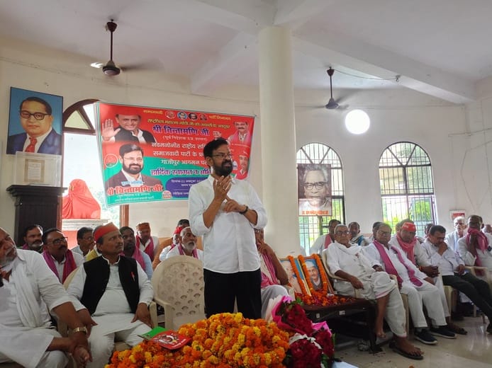 सपा के पार्टी कार्यालय डॉ. लोहिया -मुलायम सिंह यादव भवन पर आयोजित कार्यक्रम में बोलते राष्ट्रीय