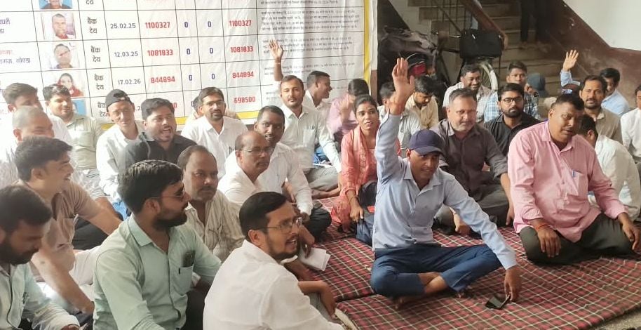 Gonda News: लेखपालों के कार्य बहिष्कार से भटके किसान