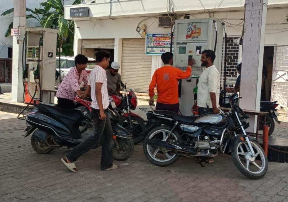 नो पीयूसीसी, नो फ्यूल : कहीं पालन, कहीं सिर्फ बैनर