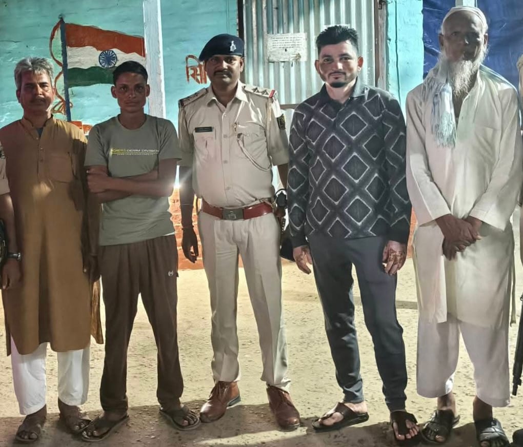 Madhubani police recovered a youth missing for 2 years from Jaynagar railway station in madhubani Bihar news