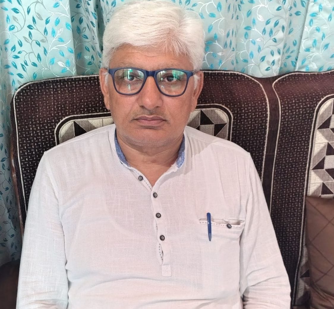 03जेएनडी06: कर्मपाल देशवाल प्रधान सेक्टर नौ।