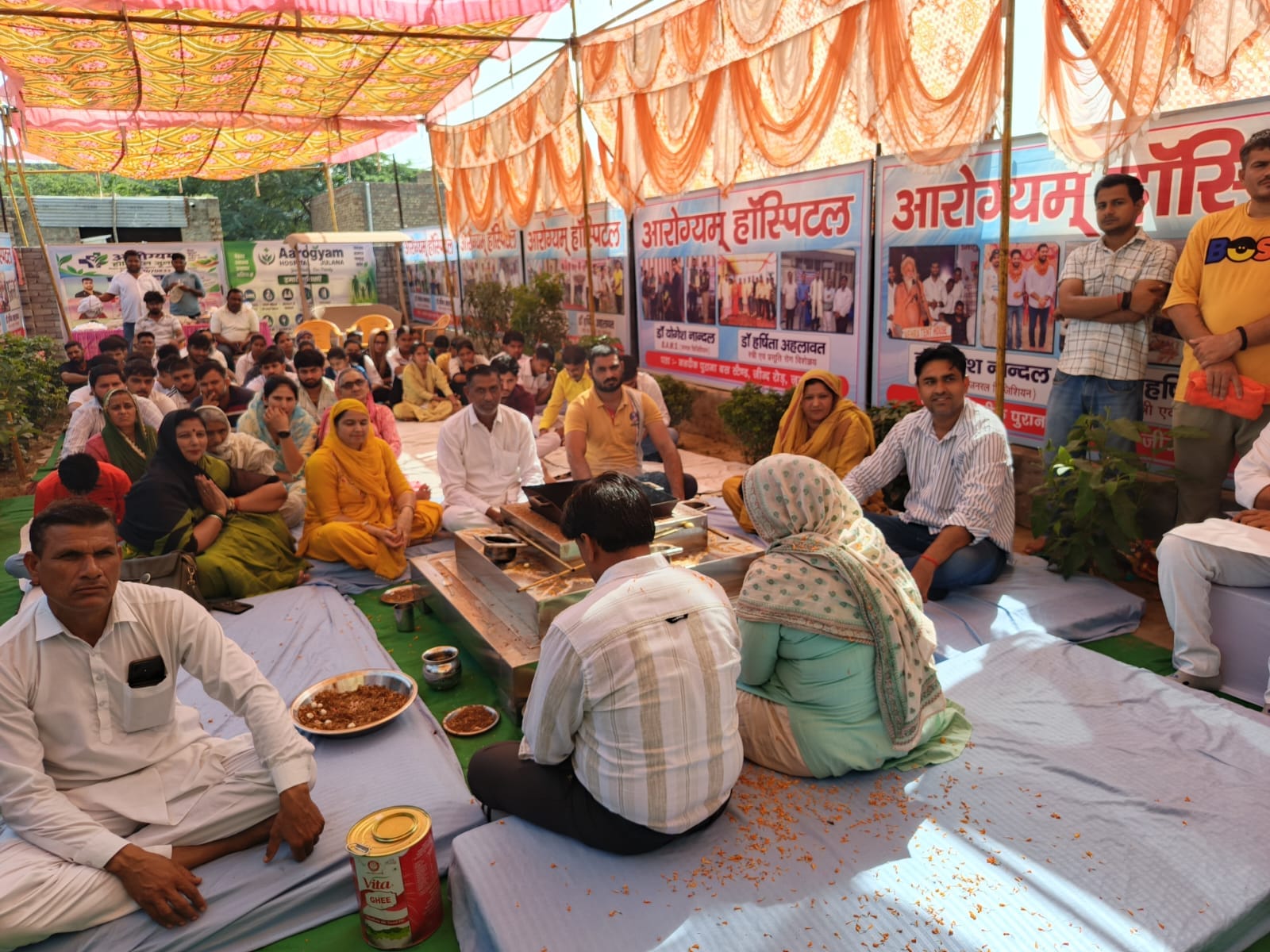3 जुलाना 02: कार्यक्रम में हवन में आहूति डालते लोग। स्रोत: आयोजक