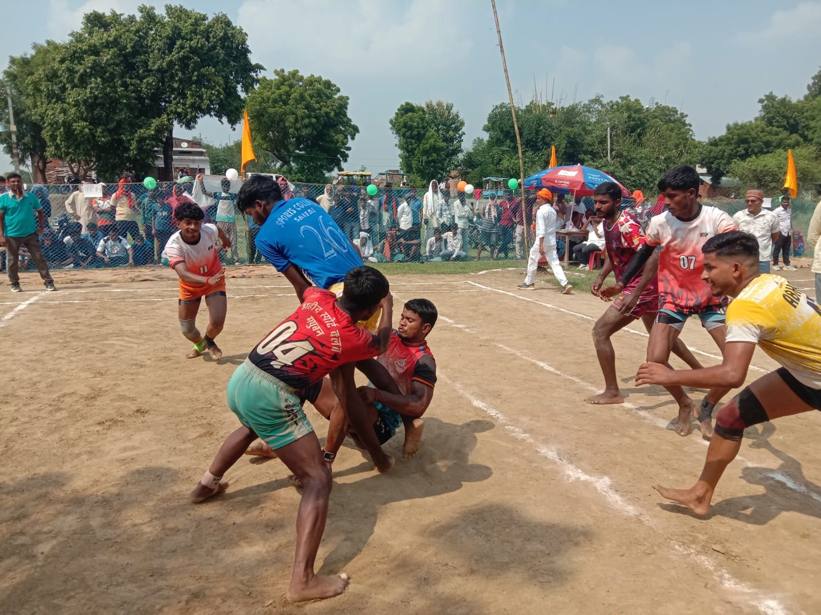 आदर्श इंटरमीडिएट कॉलेज, नरही के खेल मैदान में आयोजित मंडलीय विद्यालयी कबड्डी प्रतियोगिता के चयन