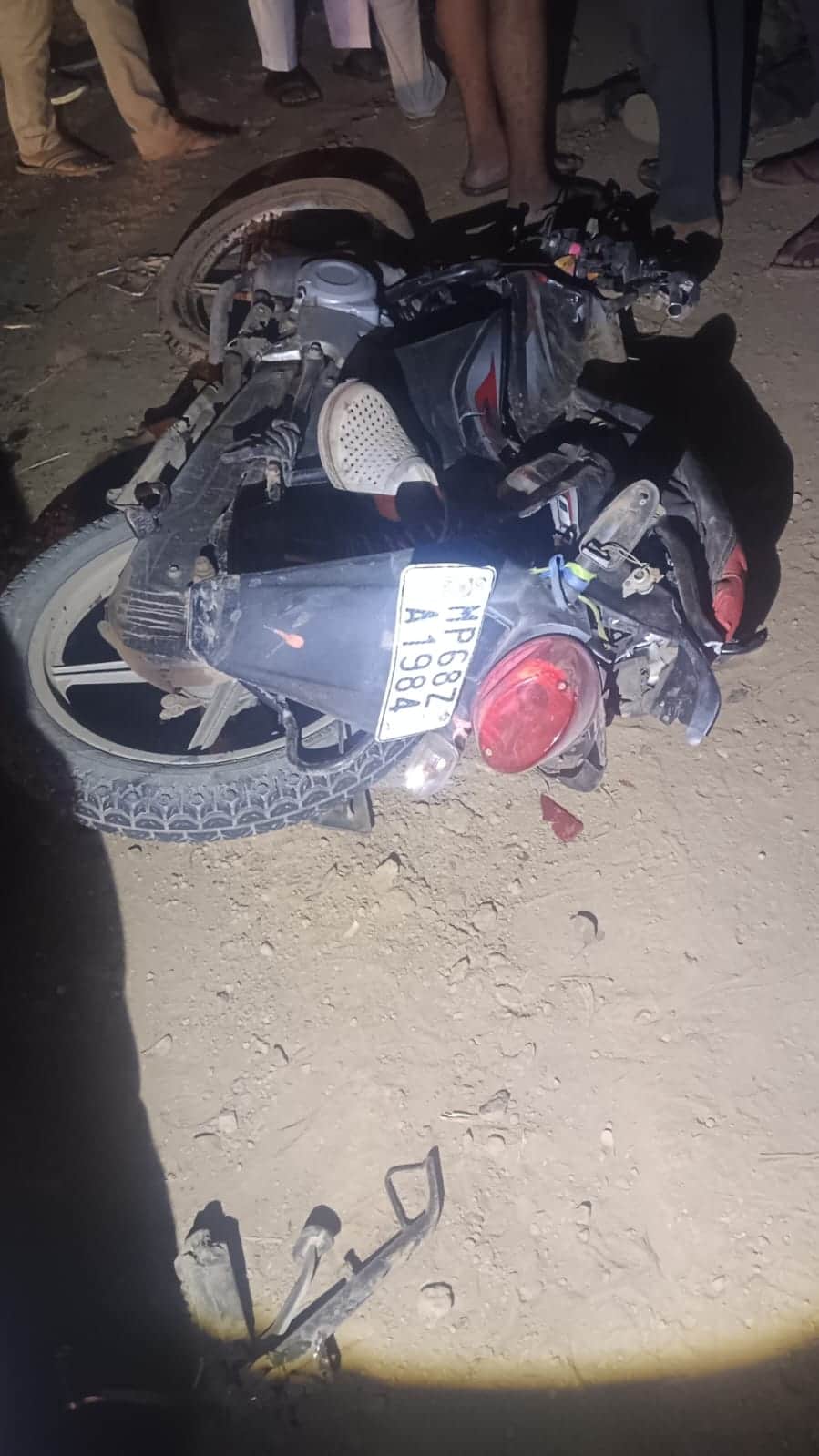 Burhanpur Road Accident: Two Youths Killed, One Critical After Being Hit by Unknown Vehicle