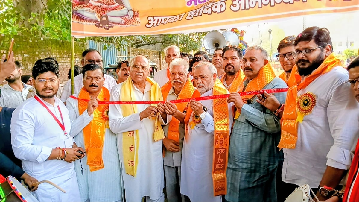 Meerut News: मवाना में शिव बरात शोभायात्रा निकाली