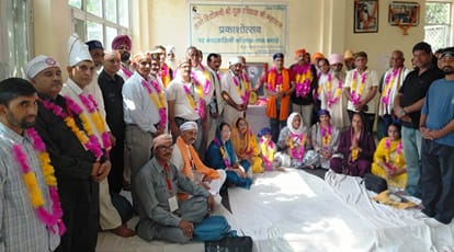 बिलासपुर में आयोजित खिल भारतीय रविदासिया धर्म संगठन की बैठक में मौजूद सदस्य। स्रोत: जागरूक पाठक