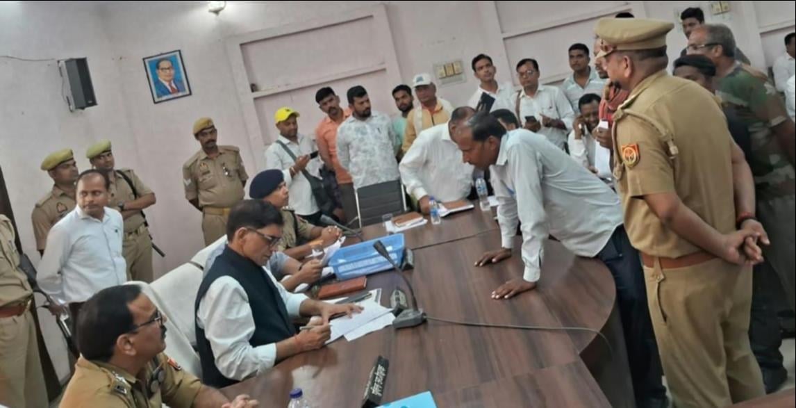 Ballia News: समाधान करने नहीं पहुंचे लेखपाल, 145 में से सिर्फ 12 का निपटारा