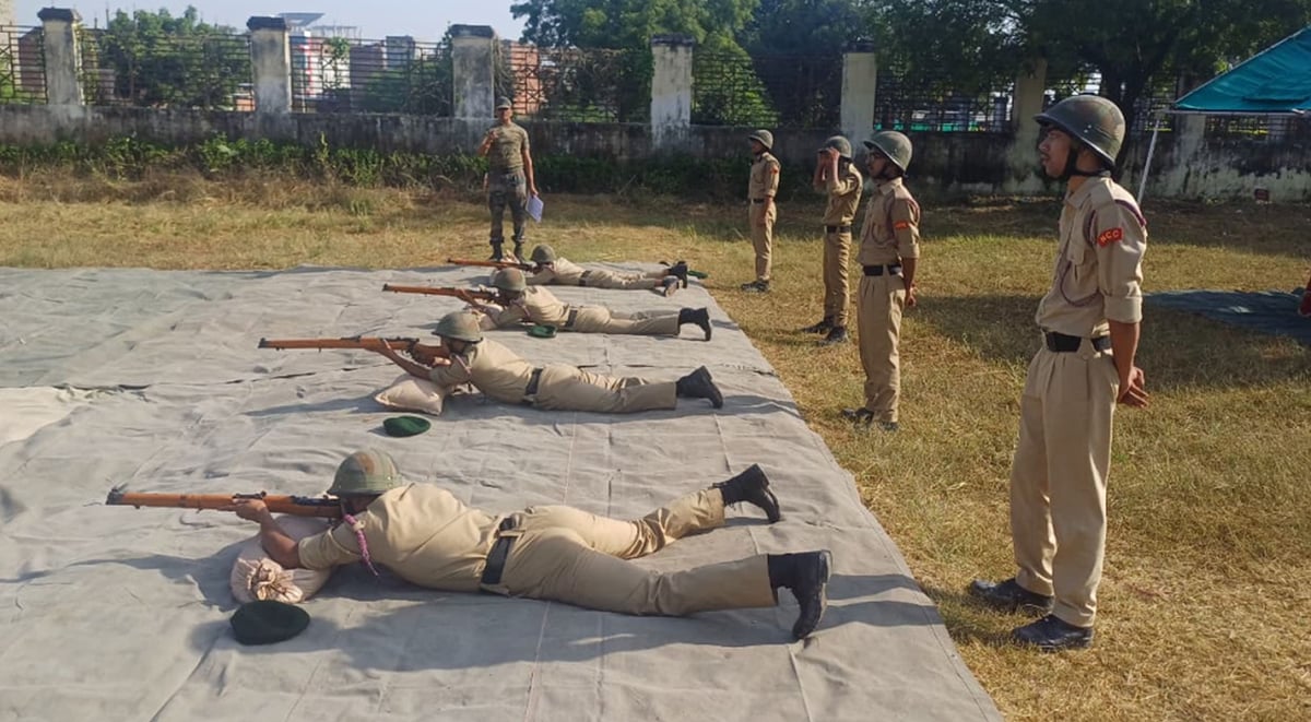 Fatehpur News: एनसीसी कैडेटों ने सीखा सैन्य अनुशासन, फायरिंग का भी किया अभ्यास