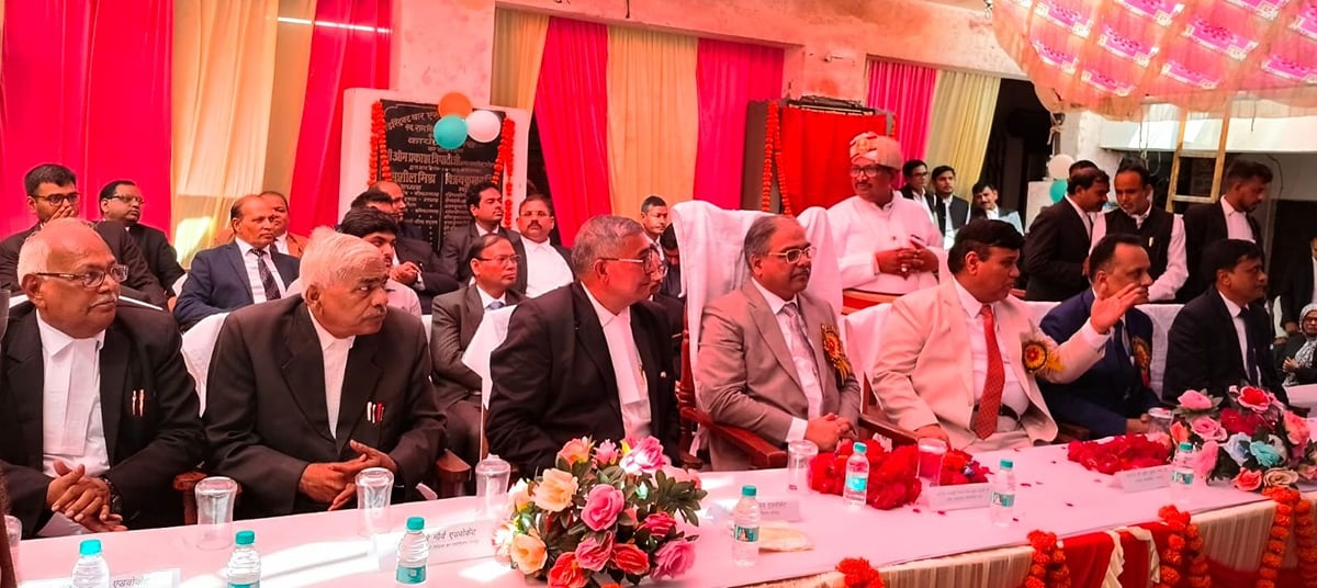 Fatehpur News: 50 साल की विधिक सेवा पूरी करने वाले अधिवक्ताओं का सम्मान