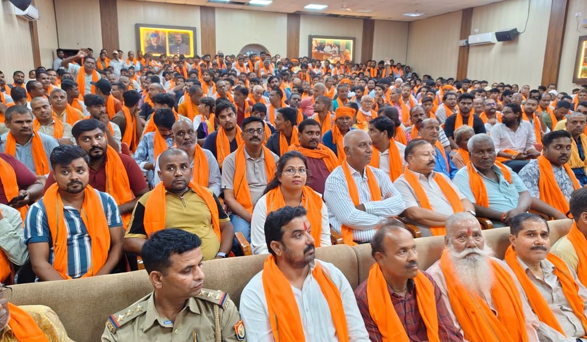 Balrampur News: दुर्गापूजा और दशहरा के लिए प्रशासन ने समितियों से मांगा सहयोग