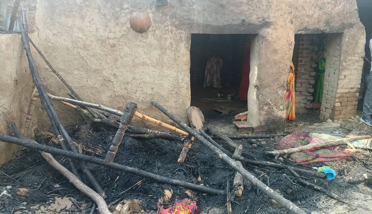 Fatehpur News: सिलिंडर लीकेज होने से रेग्युलेटर से भड़की आग, दो झुलसे