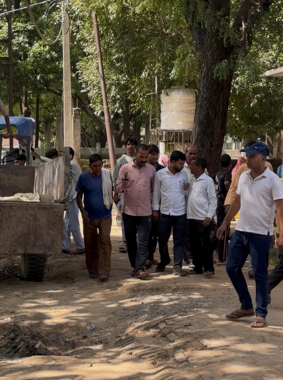 Etawah News: बिरारी में सात दिन से बिजली गुल, ग्रामीणों ने उपकेंद्र पर किया हंगामा
