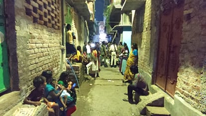 गयाजी शहर के बैरागी मोहल्ला में विकास मित्र शंकर मांझी की हत्या के बाद घटनास्थल पर जांच करती पु