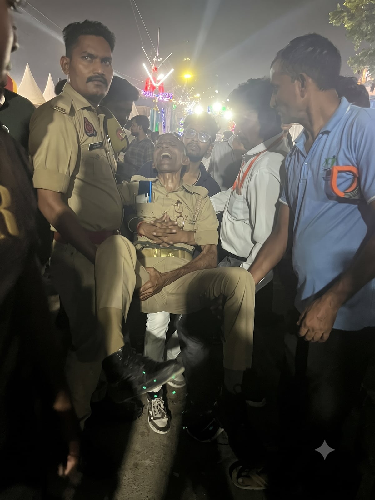 Hathras News: हंसी-ठहाकों के बीच गूंजा... हाय, उफ, अरे बाप रे