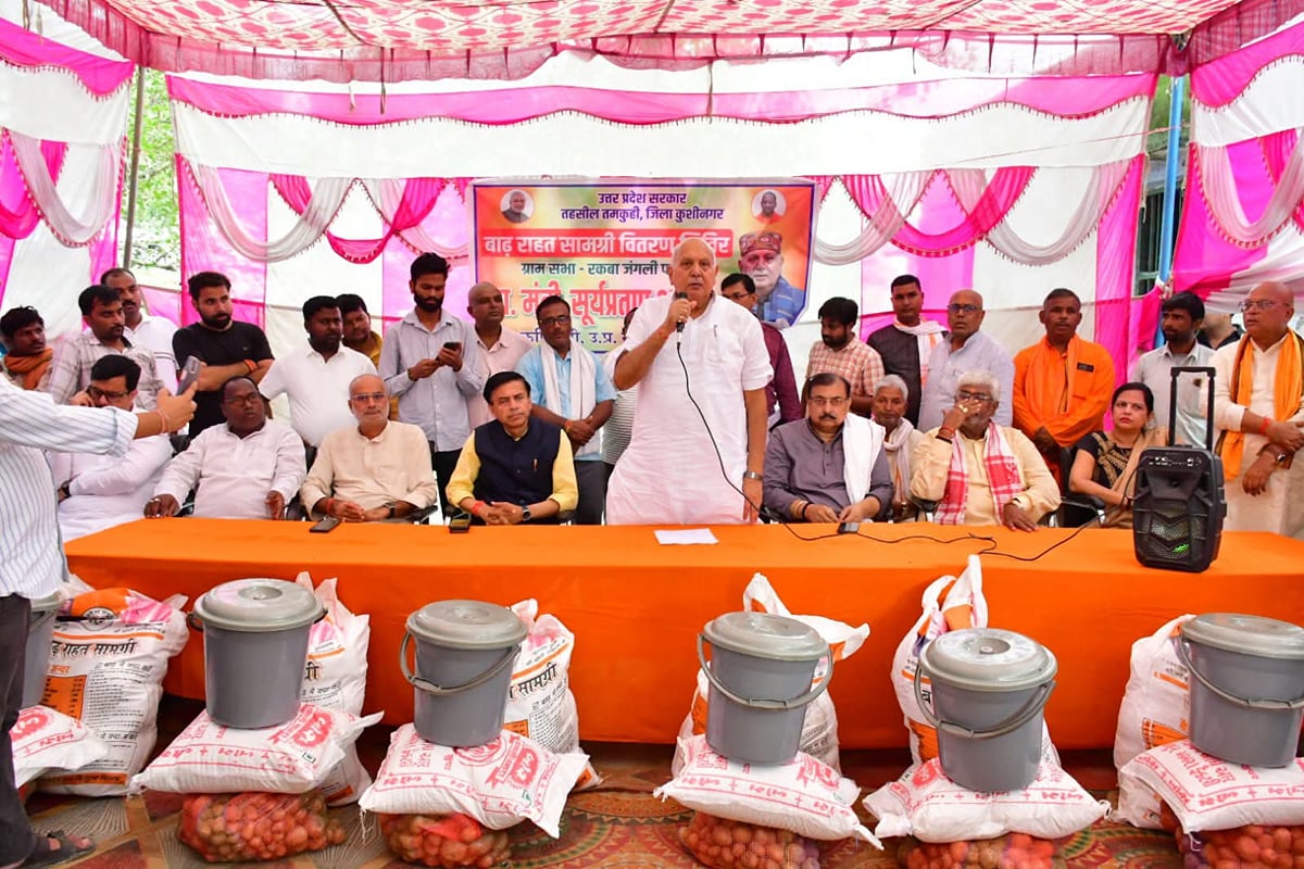Kushinagar News: राहत सामग्री के लिए राशन कार्ड जरूरी नहीं