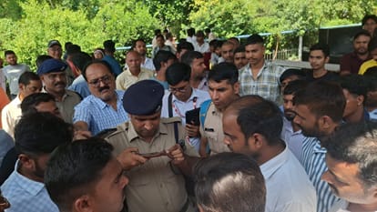 34-Year-Old Woman Dies in Kamayani Express, Husband Takes Body to Prayagraj