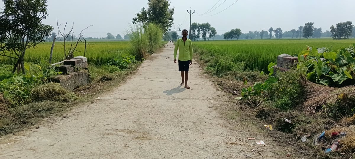 Maharajganj News: कार्ययोजना में मिट्टी भराई, मौके पर घास-फूस की सफाई