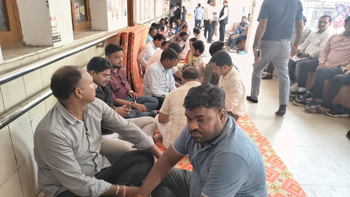 Lucknow News: लेखपालों के कार्य बहिष्कार से समाधान दिवस में काम प्रभावित