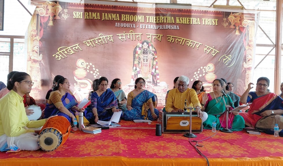 Ayodhya News: राम मंदिर में महाराष्ट्र की 52 महिलाओं ने की श्रीराम स्तुति