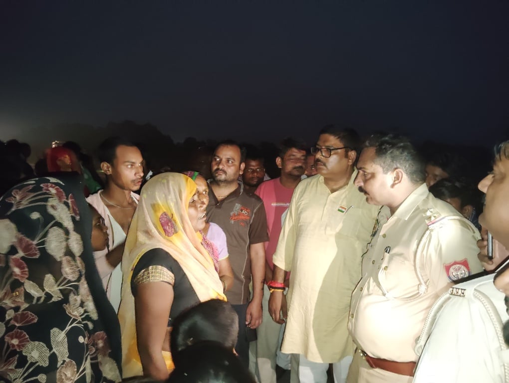 Lakhimpur Kheri News: तालाब में डूबा युवक, बचाने कूदा राहगीर भी फंसा