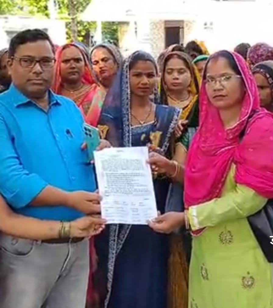 Prayagraj News: समूह सखियों ने मानदेय बढ़ाने, बीमा और टैबलेट की मांग की