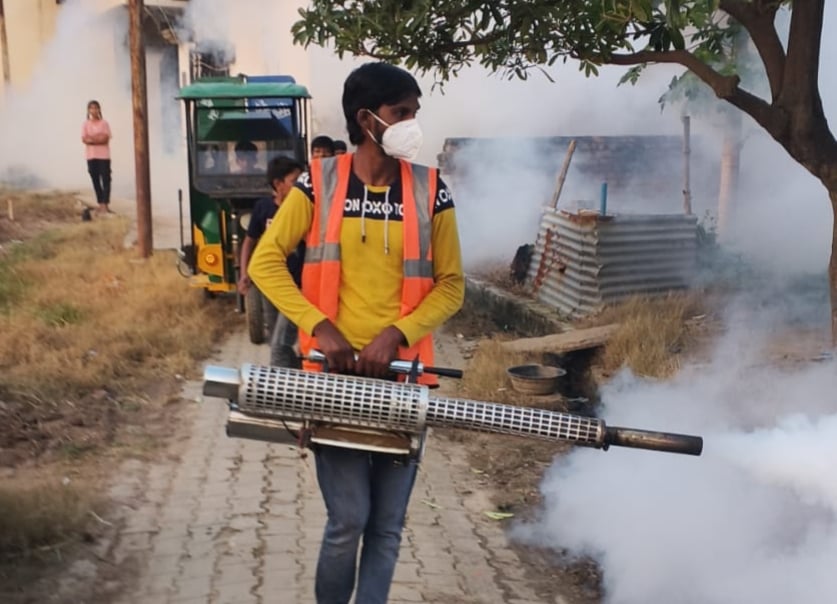 Jaunpur News: मच्छरजनित बीमारियों से बचाव को फॉगिंग अभियान तेज