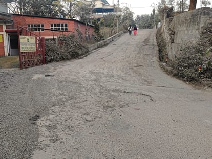 औद्योगिक क्षेत्र बिलासपुर की सड़क। संवाद
