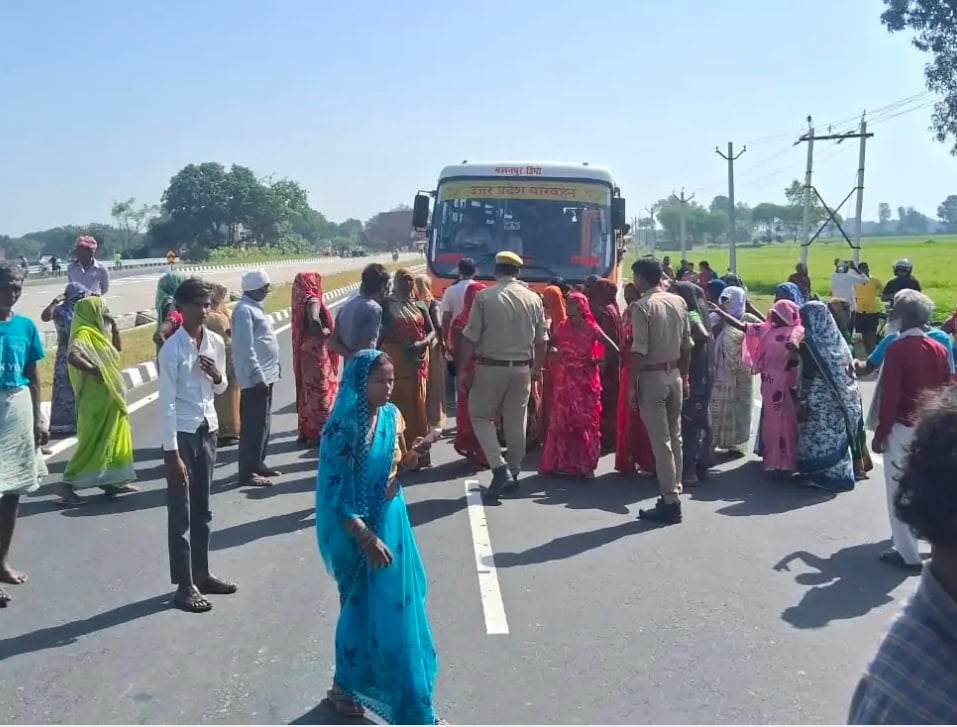 Kaushambi News: युवक की मौत पर बवाल, परिजनों ने हाईवे पर शव रखकर लगाया जाम