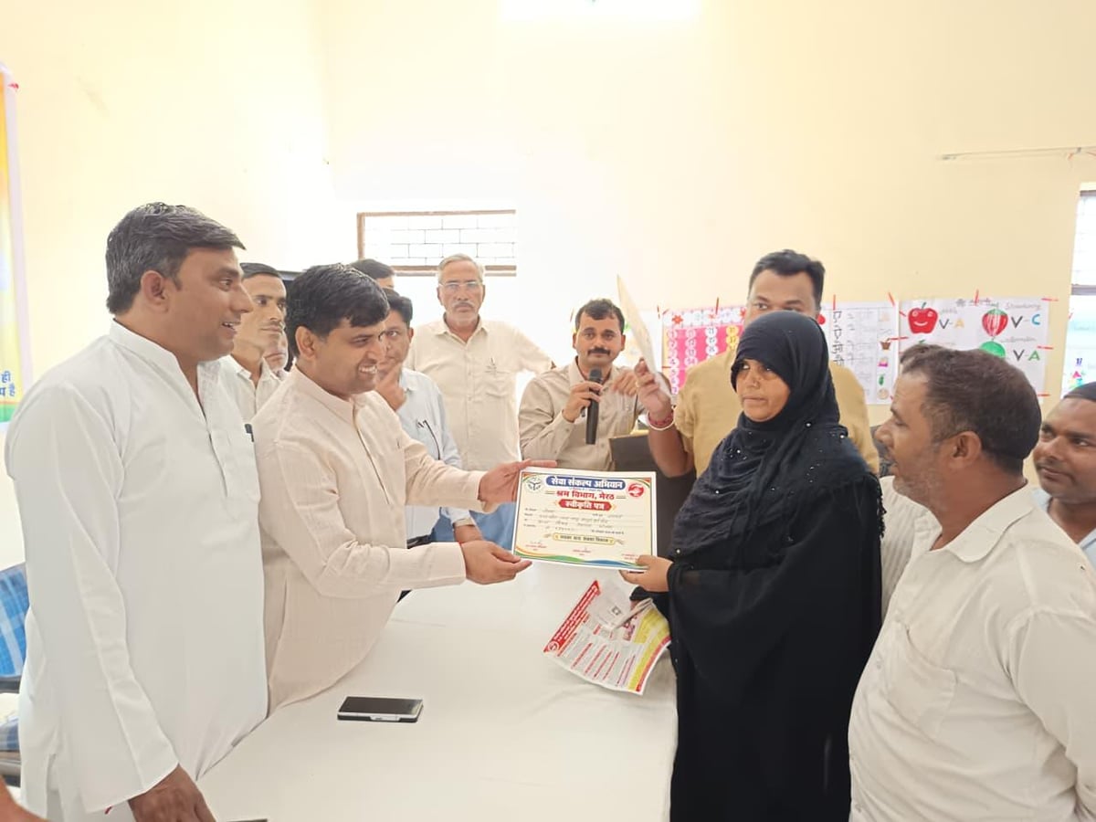 Meerut News: 50 श्रमिकों का स्वास्थ्य परीक्षण, 23 का पंजीयन और 15 के पंजीयन का नवीनीकरण
