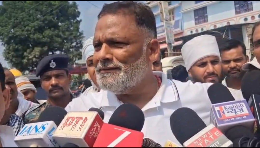 बिहार: सारण में बाढ़ का जायजा लेने पहुंचे पप्पू यादव, केंद्र से 5 हजार करोड़ के विशेष पैकेज की मांग