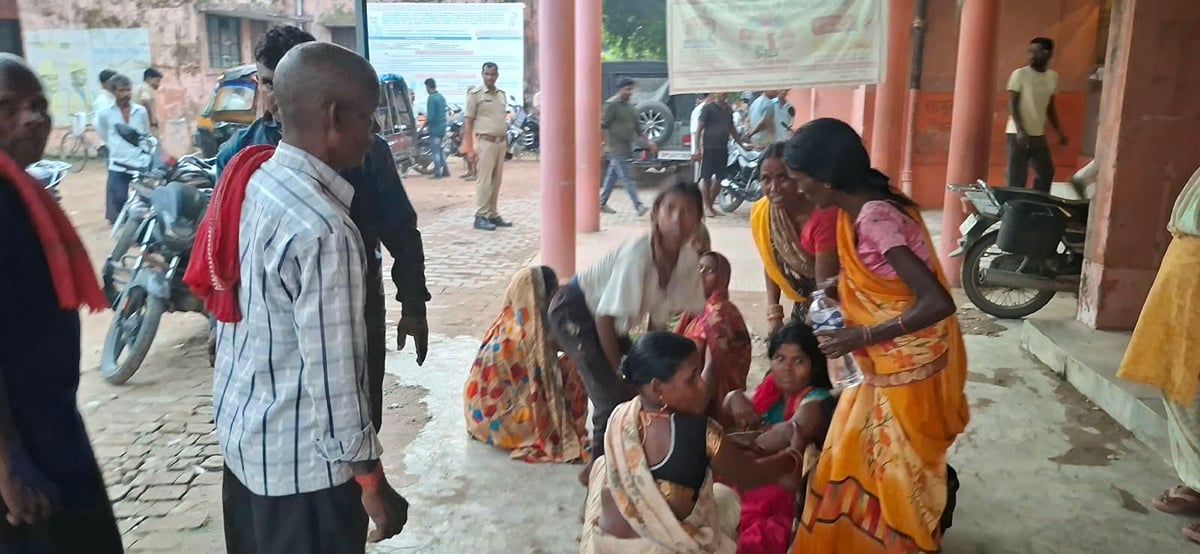 Maharajganj News: मांए कर रही थीं दीर्घायु की दुआएं, दो बेटे गंवा बैठे जान