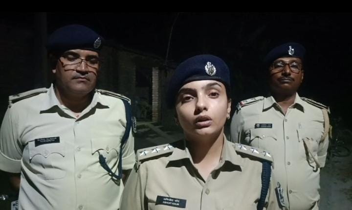 Muzaffarpur Bihar news : man dies under suspicious circumstances wife and son absconding neighbors accused