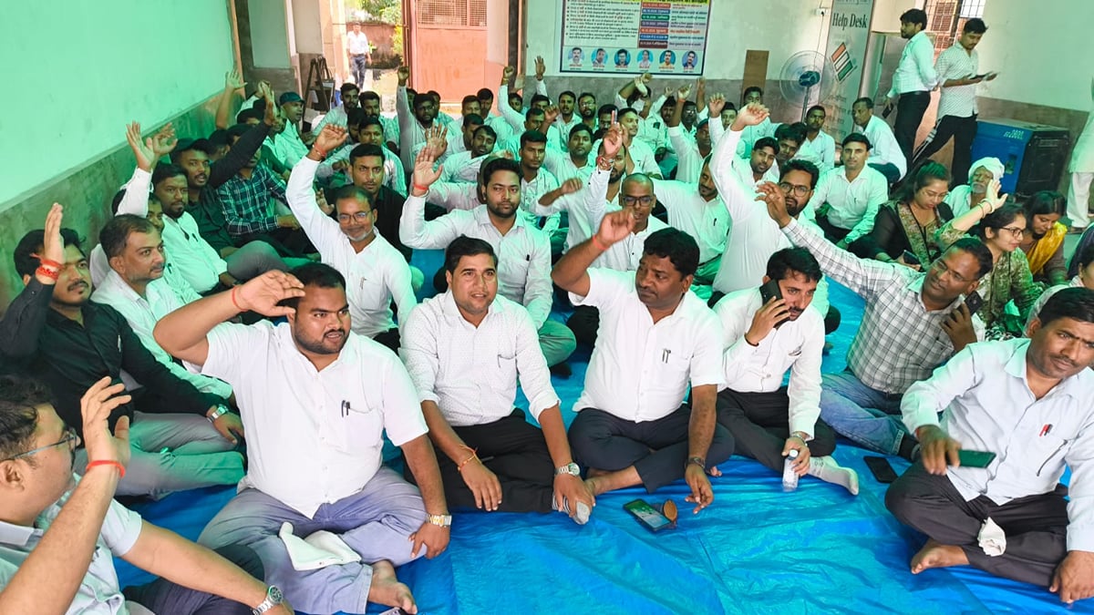 Maharajganj News: लेखपालों ने भरी हुंकार, मांगें नहीं मानने पर 17 से बंद कर देंगे काम