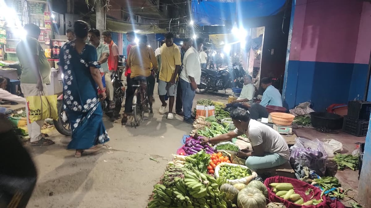 Deoria News: बाढ़-बारिश ने बिगाड़ा स्वाद  तोरई ने 600 रुपये किलो