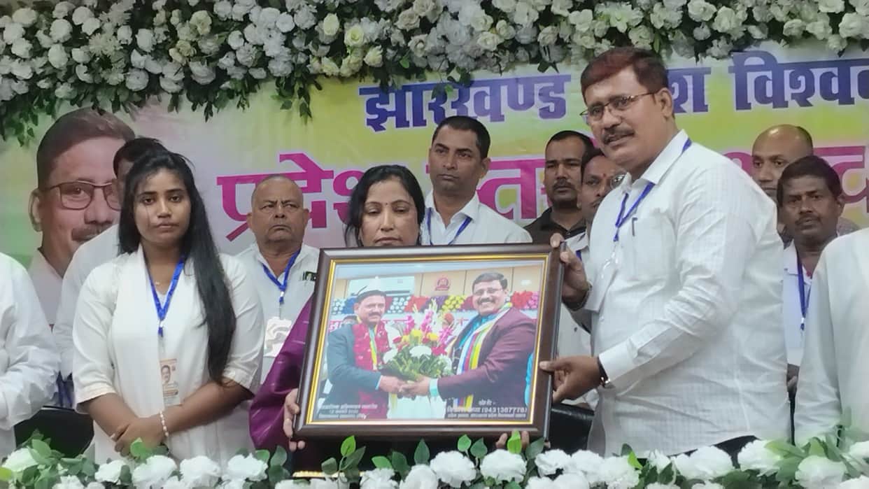 The Jharkhand State Vishwakarma Samaj paid tribute to the late Minister Sudivya Kumar Sonu