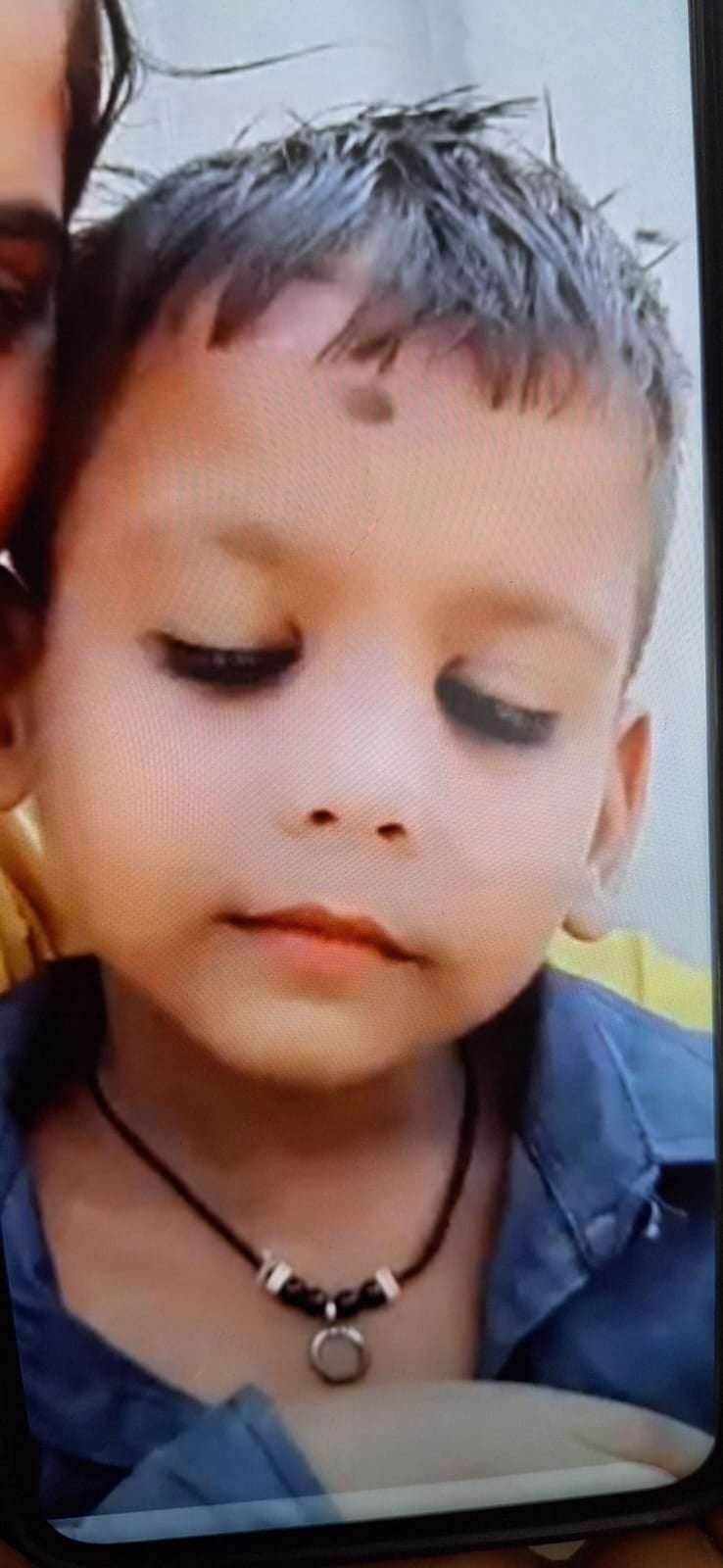 Ghazipur News: पिता के कंधे पर बड़े भाई के साथ बैठकर ददरी घाट के पास स्नान के लिए गया मासूम डूबा