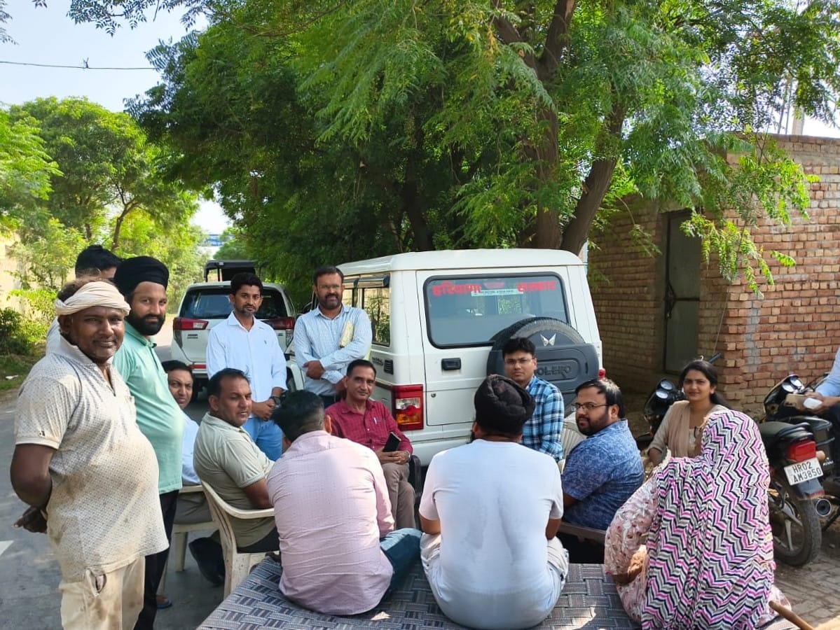 4 सफीदों 3निरीक्षण के लिए गांव जयपुर पहुंची हुई प्रदूषण नियंत्रण बोर्ड की टीम। स्रोत लोक संपर्