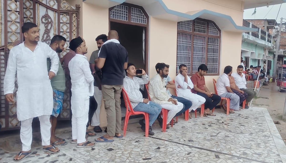 Ambedkar Nagar News: बाइक व बुलेट में भिड़ंत, युवक की मौत