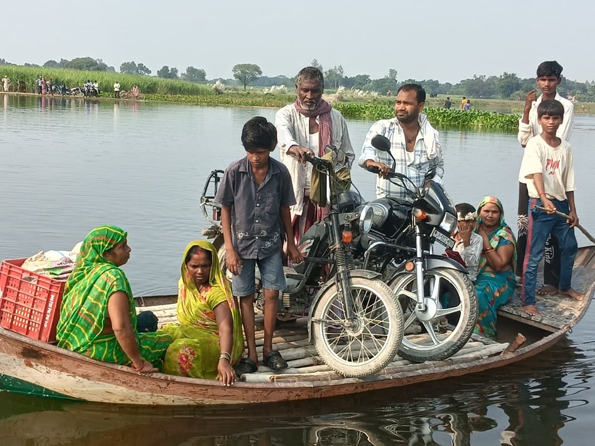 Azamgarh News: जलस्तर घटते ही उभरने लगे बाढ़ के जख्म