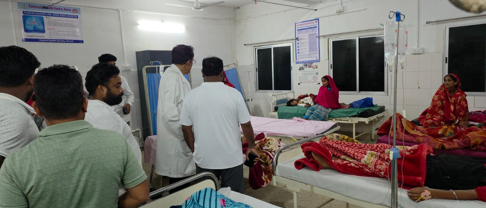 बीमार बच्चों से मिलने अस्पताल पहुंचे झामुमो विधायक