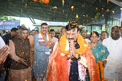 बिरसा मुंडा एयरपोर्ट पर हुआ जमकर स्वागत