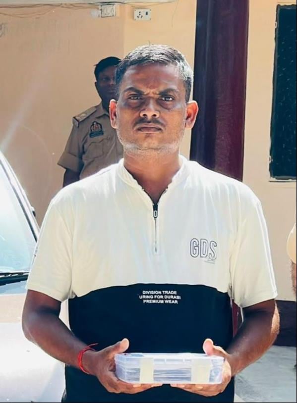 Jaunpur News: रुपये दोगुना करने का झांसा देने वाले गिरोह का सरगना हुआ गिरफ्तार, तीन आरोपी भागे
