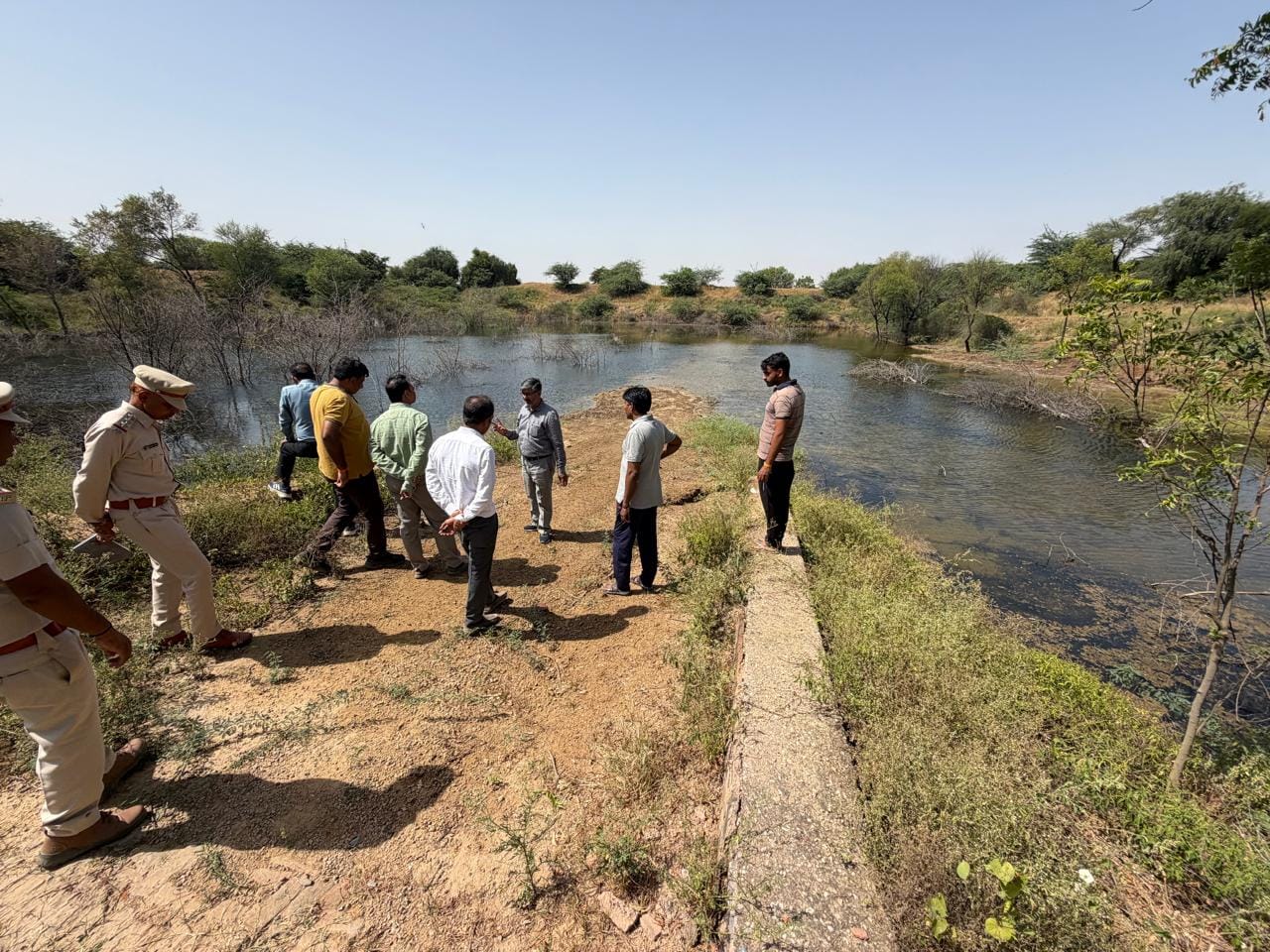 बूढ़पुर में निर्माणाधीन राव मोहर सिंह बायोडायवर्सिटी पार्क का निरीक्षण करते वन बल प्रमुख पीसी म