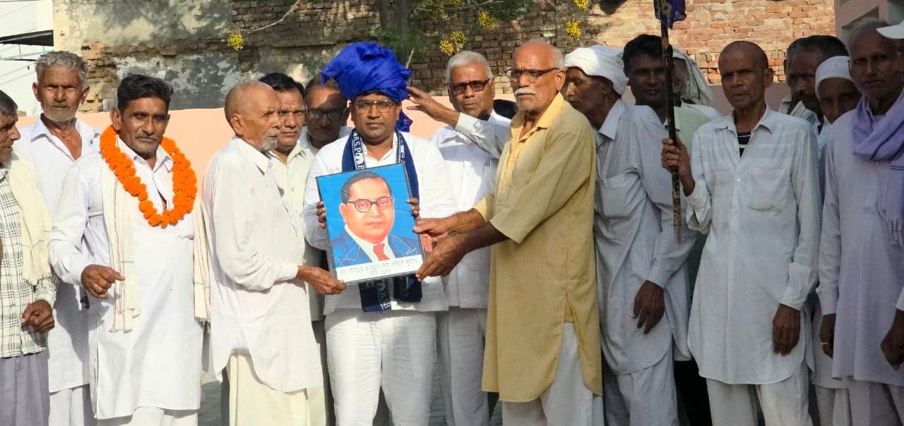 फोटो 04जेएनडी24-सफीदों क्षेत्र में पहुंचे बसपा प्रदेशाध्यक्ष डॉ. कृष्ण जमालपुर को बाबा साहब बीआ